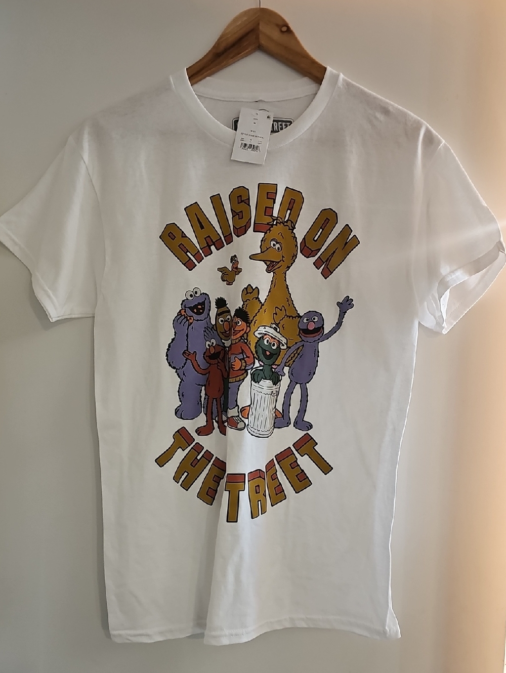 Sesame Street "Raised on The Street" Size M White Tee with Character Print